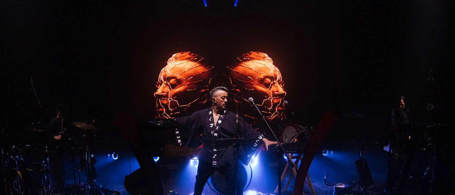 Il pianista, compositore e produttore marchigiano ha annunciato il primo ospite del suo tour “Duality + guests”. Il 12 dicembre lo show sul palco del teatro milanese