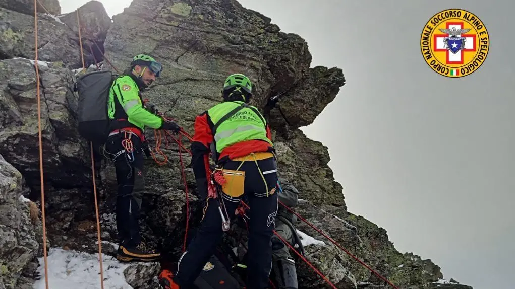 Il soccorso alpino recupera il ferito