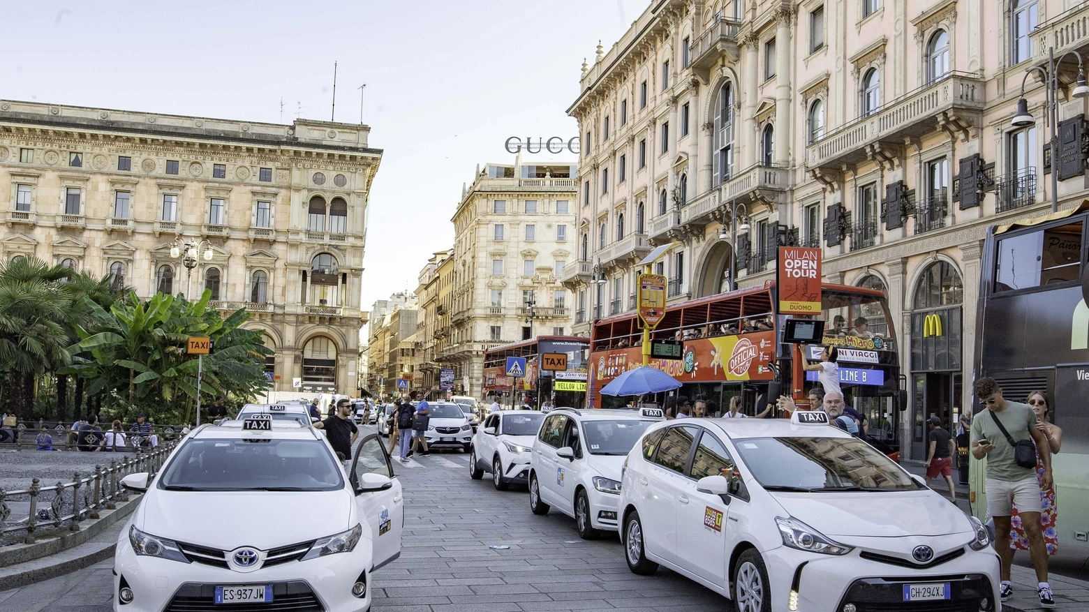 Auto bianche, faro dell’Antitrust Chiesti tutti i dati ai radiotaxi "Pesanti disservizi per gli utenti" Auto bianche, faro dell’Antitrust Chiesti tutti i dati ai radiotaxi "Pesanti disservizi per gli utenti"