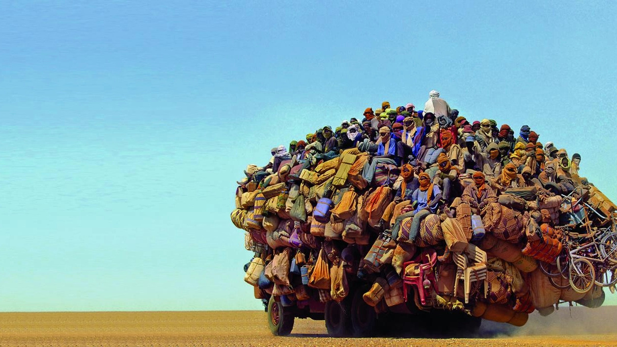 Migranti in viaggio nel deserto