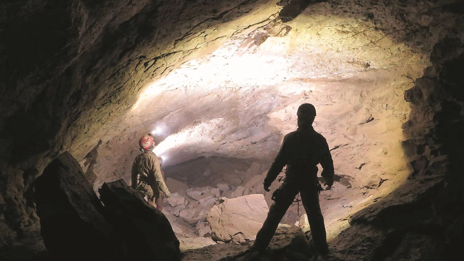 Una delle immagini catturate dentro la grotta Viva le Donne nella Grigna settentrionale