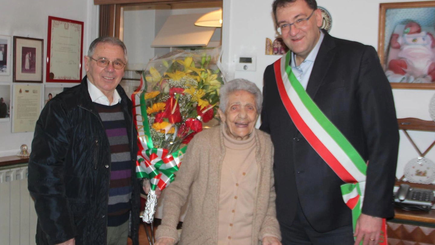 Il sindaco  di Rho Pietro Romano  ha visitato Rosa Bonforti  alla sua festa