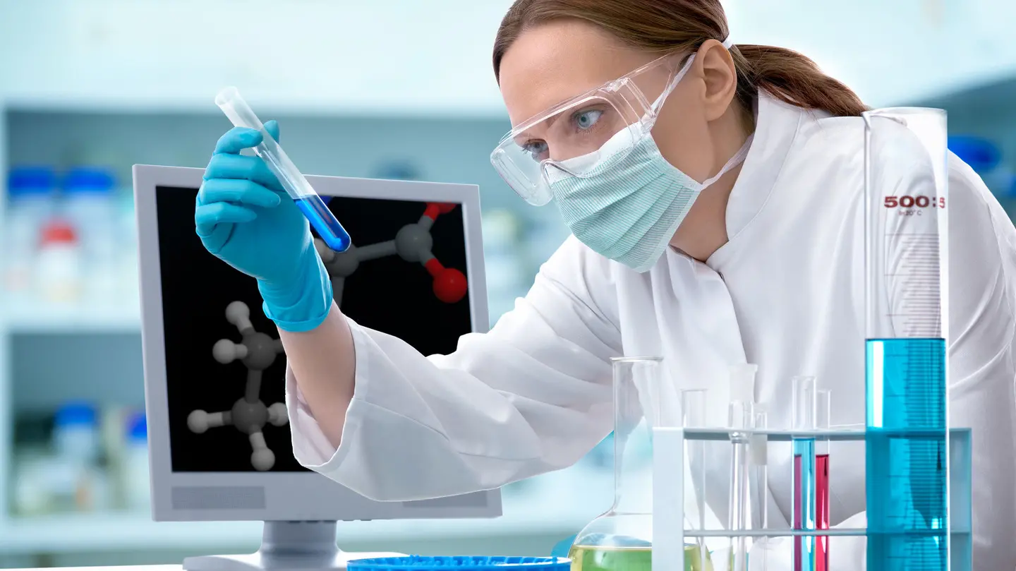 Analisi in un laboratorio (Foto archivio)