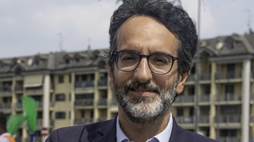 Stop al Reddito di cittadinanza con 3mila sms: caos e proteste a Milano