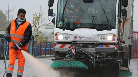 Spazzamento strade, da lunedì spariscono altri divieti di sosta Spazzamento strade, da lunedì spariscono altri divieti di sosta