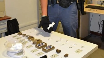 Crema, droga in casa: arrestato il 18enne spacciatore