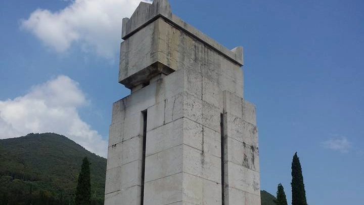 Il Mausoleo dove riposa Gabriele D'Annunzio e dove riposerà Riccardo Gigante