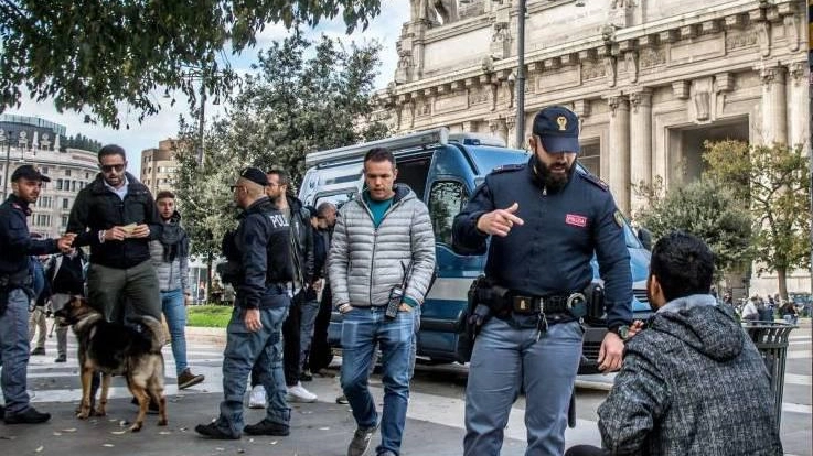 La Centrale sotto assedio Quell’esercito di invisibili ai confini della legalità La Centrale sotto assedio Quell’esercito di invisibili ai confini della legalità