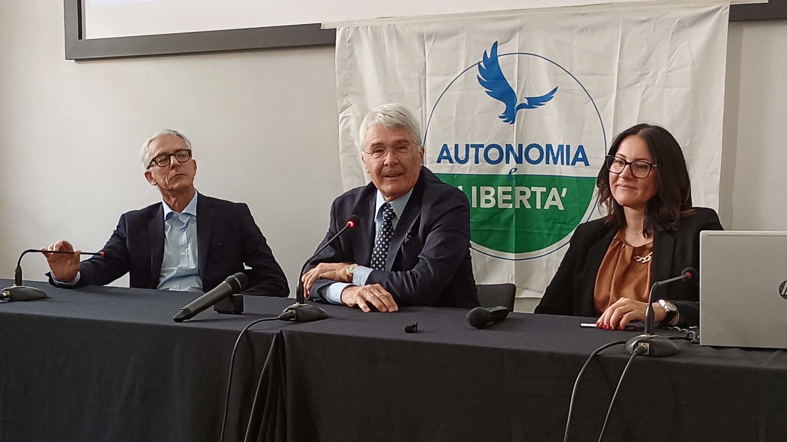 Conferenza stampa di Roberto Castelli con Giulio Arrighini e Francesca Losi