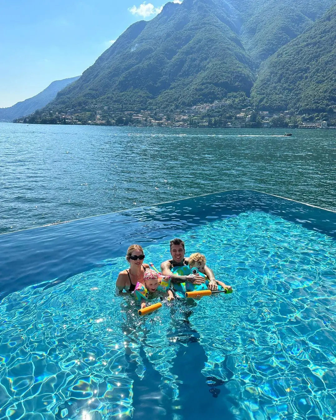Pognana Lario, primo week-end nella nuova villa al lago per i Ferragnez