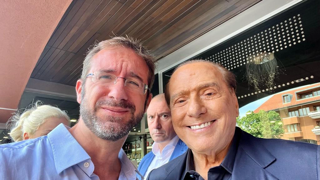 Silvio Berlusconi con il sindaco di Segrate Paolo Micheli