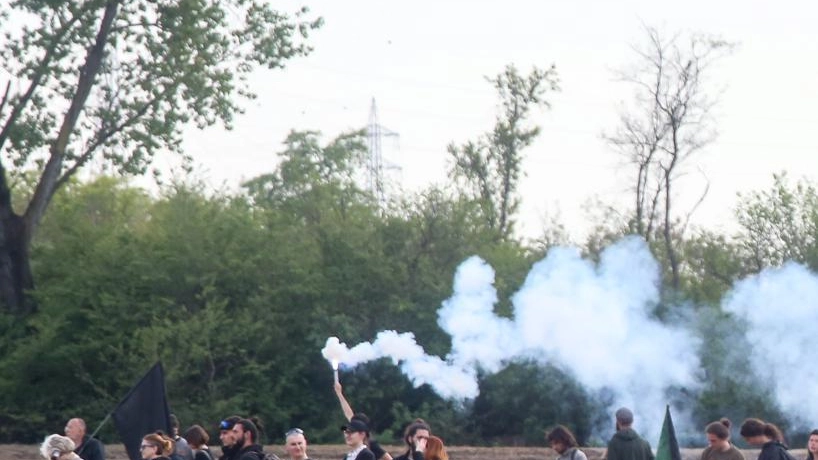 Cento anarchici a Opera  Presidio per Cospito  e slogan contro il 41 bis