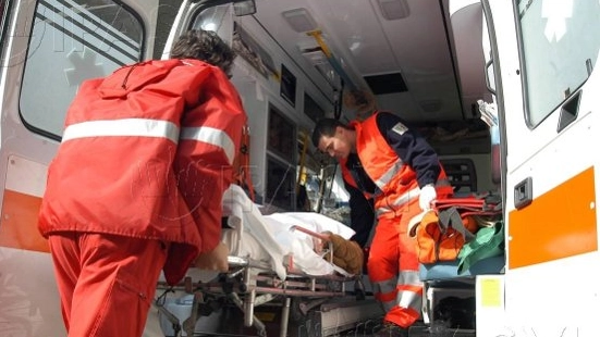 L'uomo è stato portato in ospedale in codice giallo