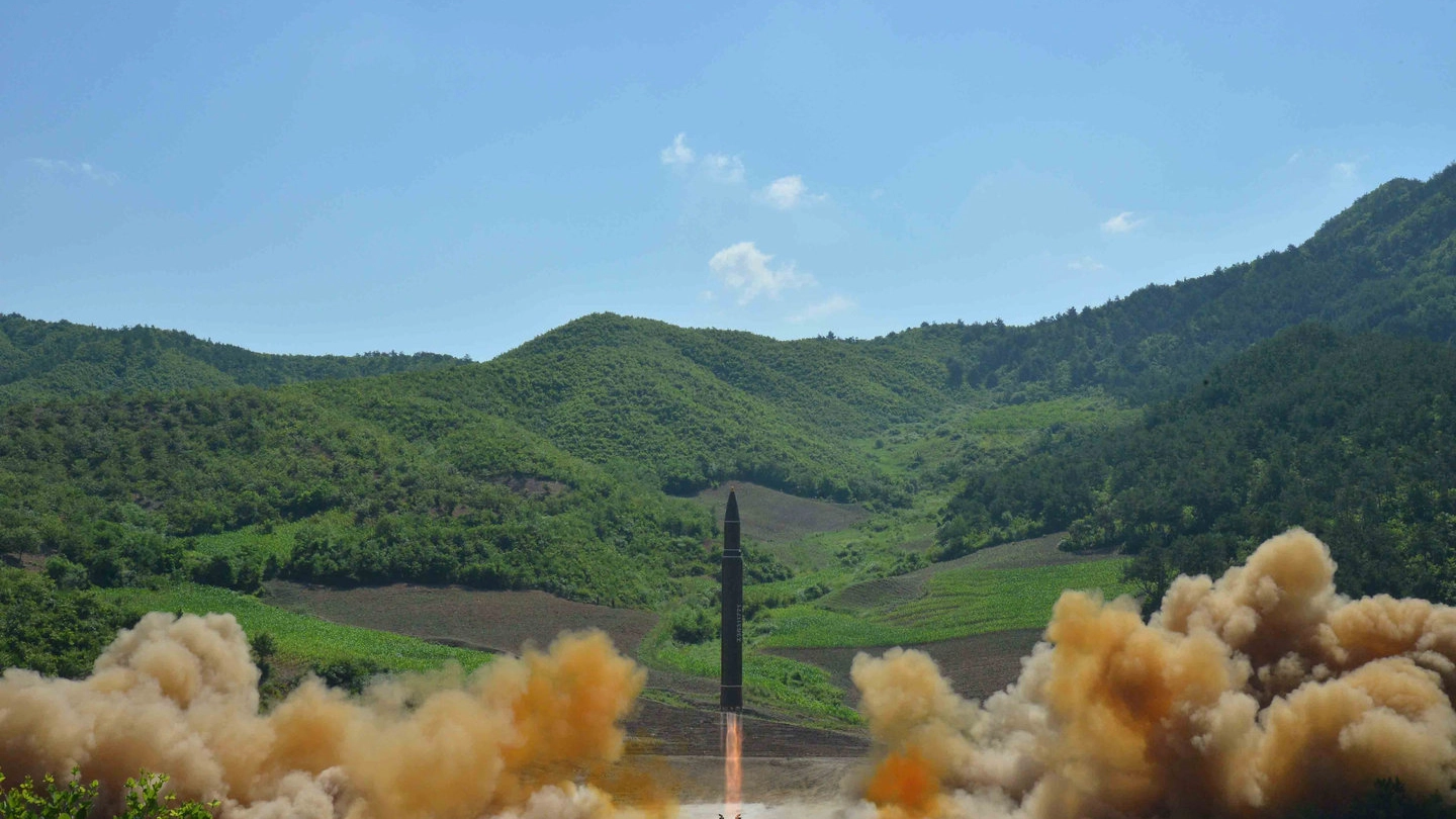 Corea del Nord, il test del lancio del missile intercontinentale (LaPresse) 