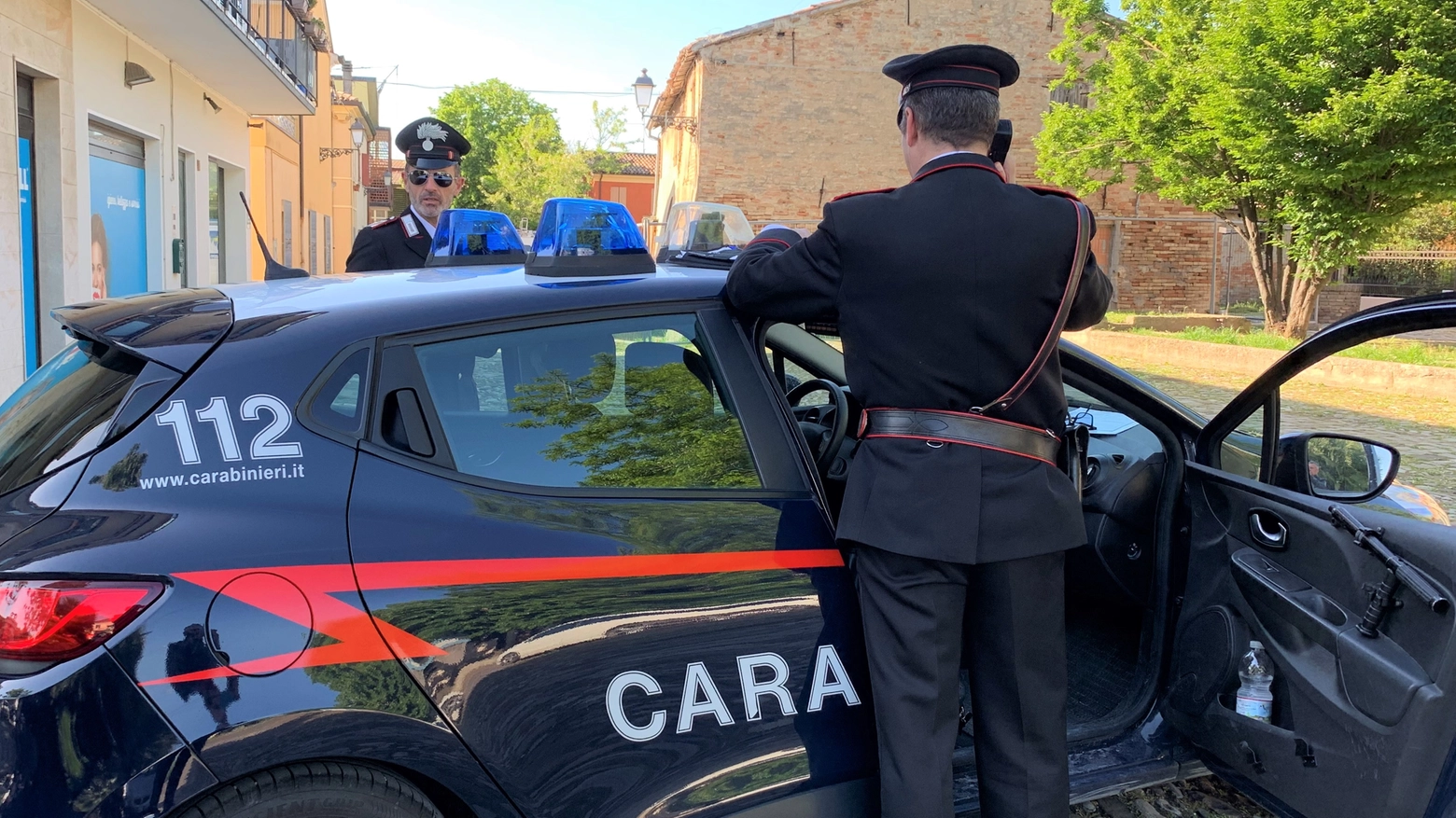 I carabinieri sul luogo della sparatoria (Archivo)
