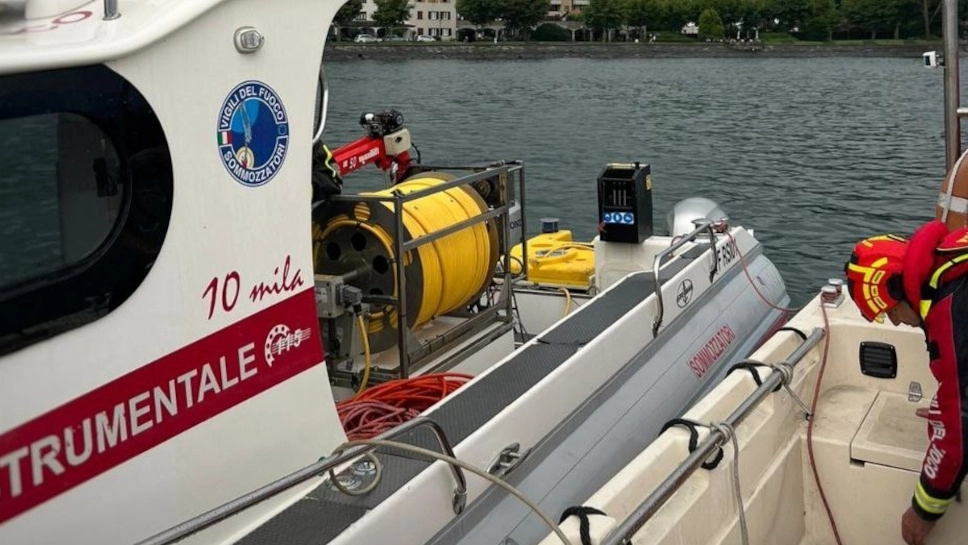 L'imbarcazione da ricerca dei vigili del fuoco
