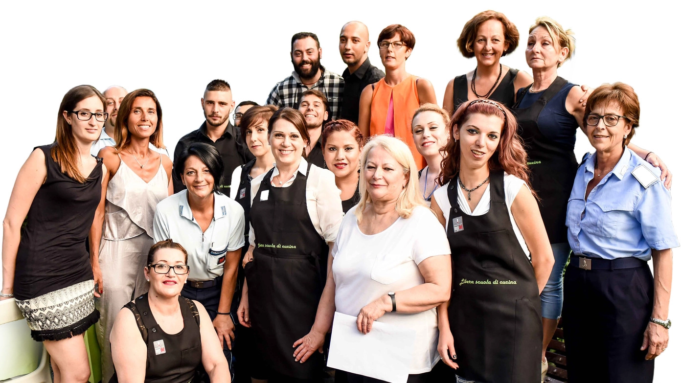 Le detenute con gli educatori e la chef Sonia Peronaci