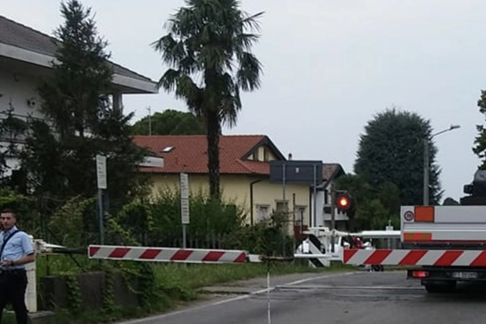 Il passaggio a livello di Villa Raverio