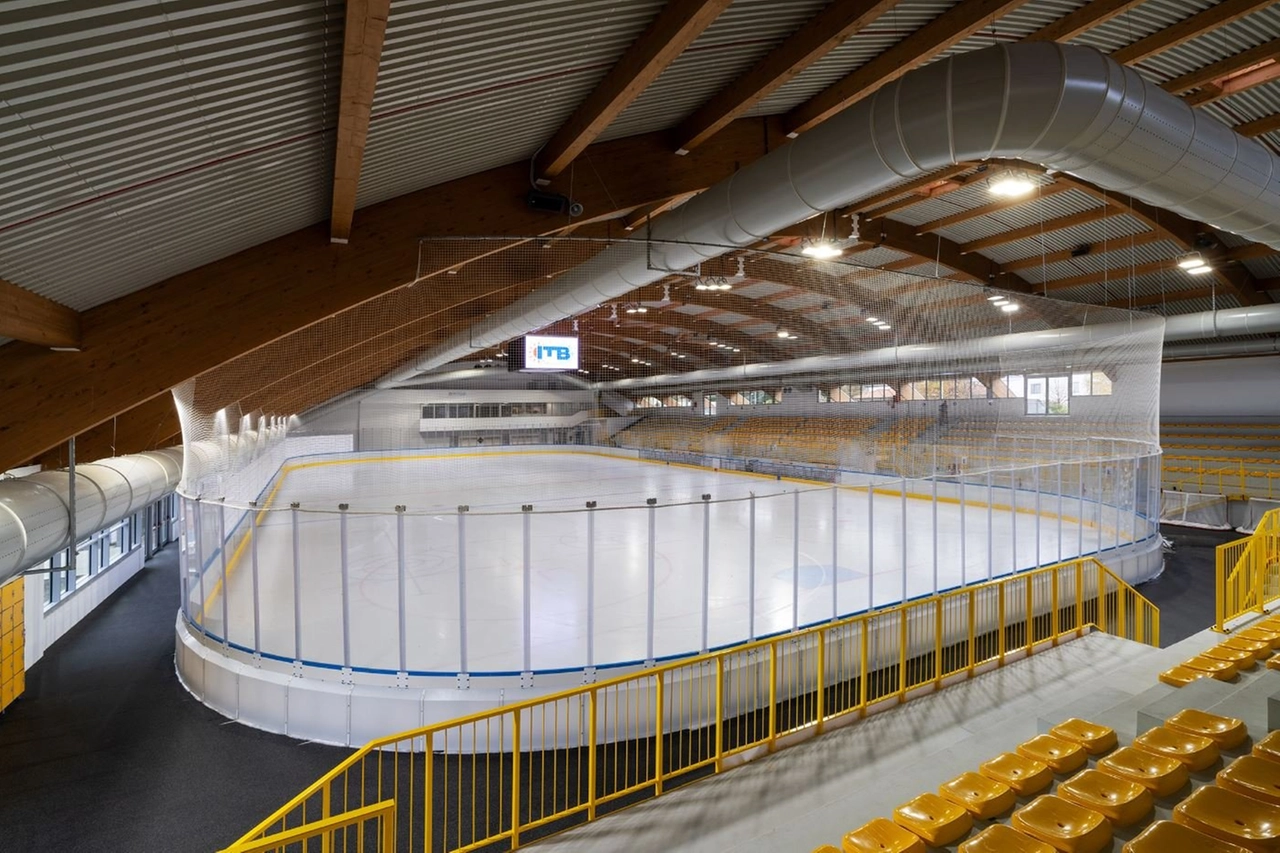 L'interno della Acinque Ice Arena di Varese