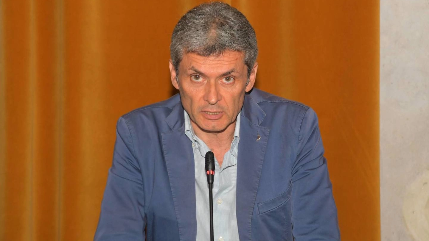 Il sindaco Fabrizio Fracassi, 62 anni