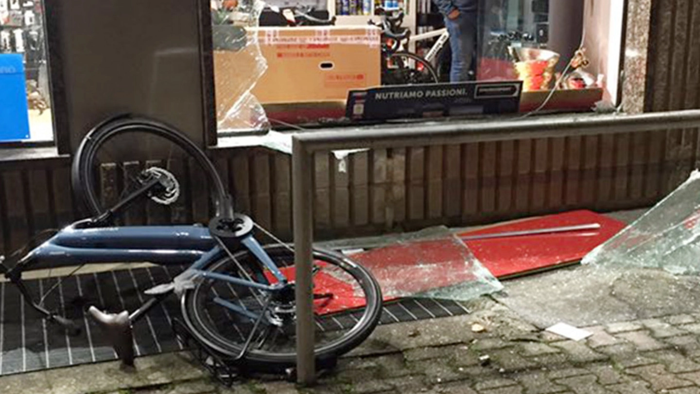 L'ultima spaccata al negozio Bortolami Bike Action di Gianluca Bortolami