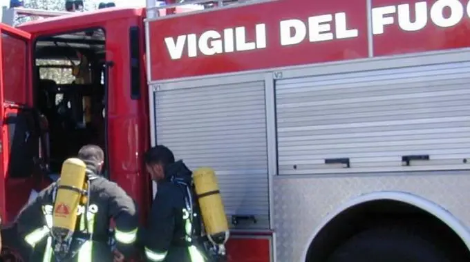 Incendio a Chignolo Po: intossicata 69enne