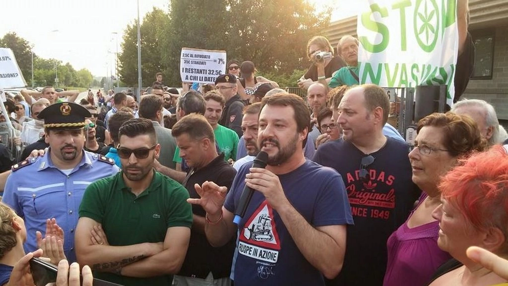 Matteo Salvini durante il comizio a Filago (Facebook)