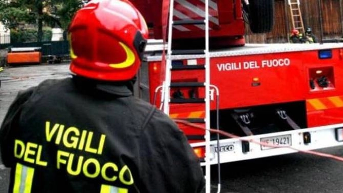 I vigili del fuoco in azione (foto d’archivio)