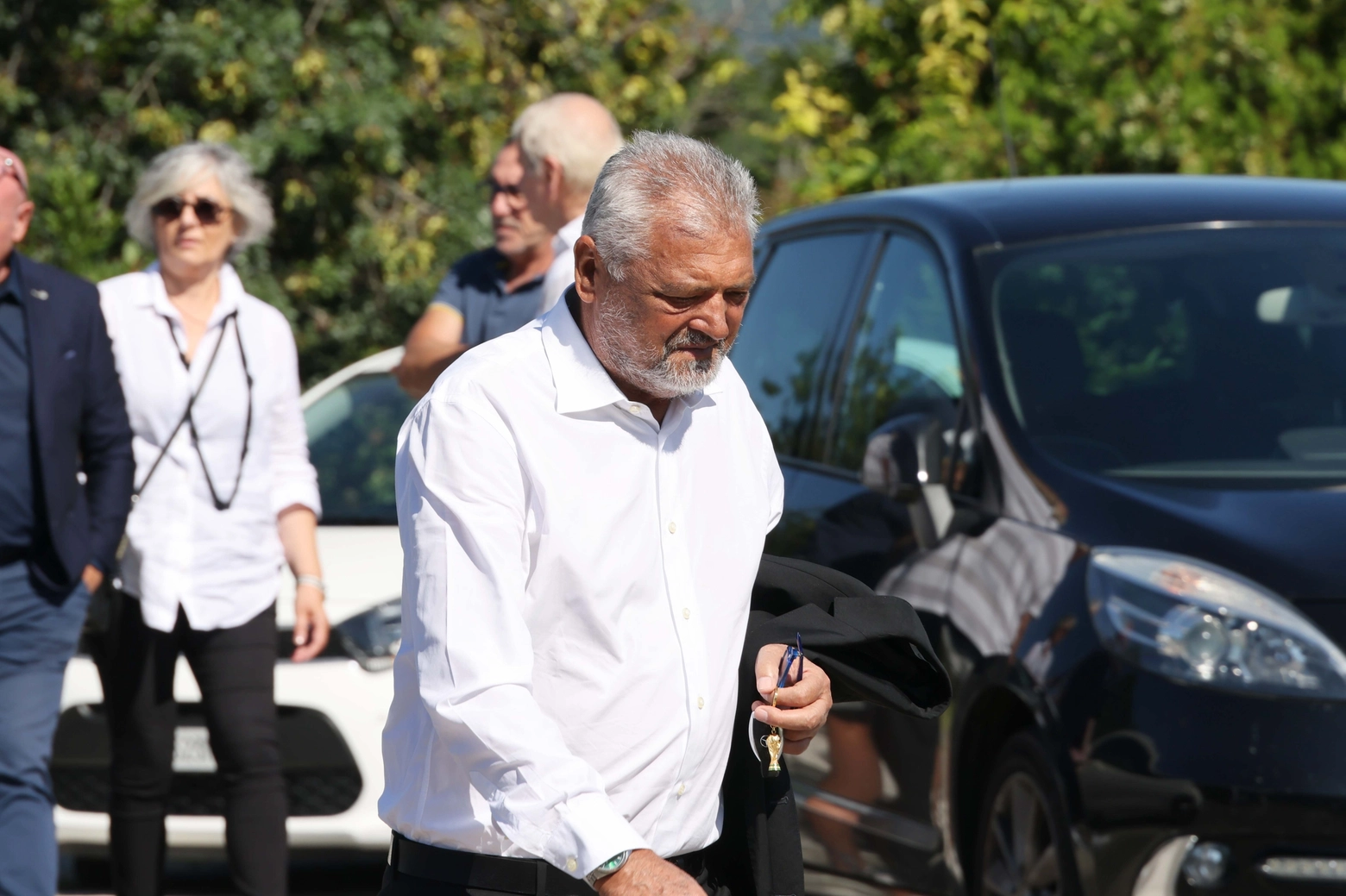 L'arrivo di Alessandro Altobelli ai funerali di Idris a Bedizzole