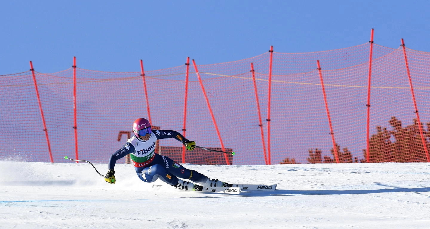 epa08162396 Elena Curtoni of Italy in action during  the women's Downhill race of the Alpine Skiing World Cup in Bansko, Bulgaria, 25 January 2020  EPA/VASSIL DONEV