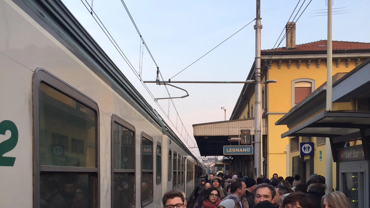 Il treno guasto arrivato a Legnano