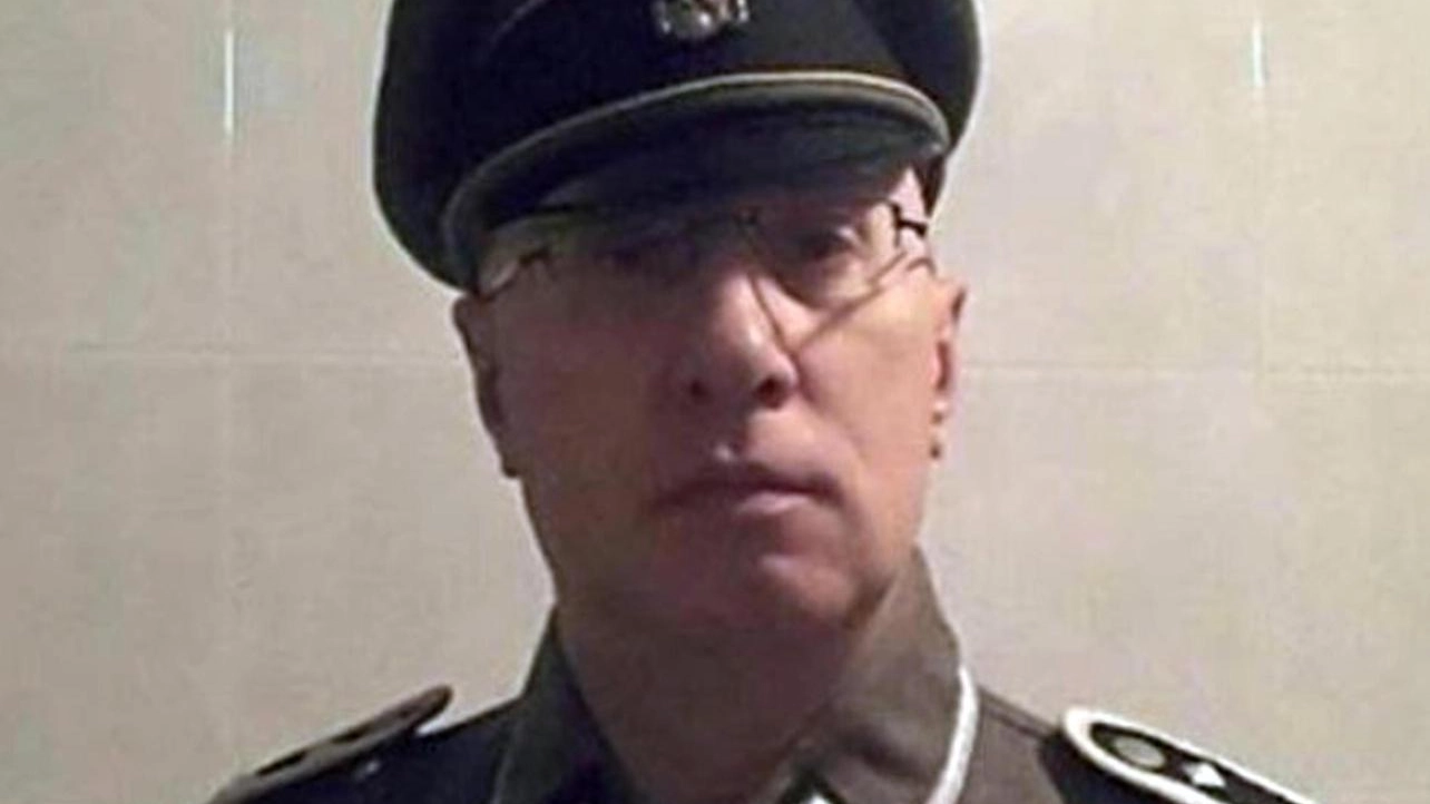 NEI GUAI L’immagine del capo dei vigili di Biassono Giorgio Piacentini in divisa da SS NEI GUAI L’immagine del capo dei vigili di Biassono Giorgio Piacentini in divisa da SS