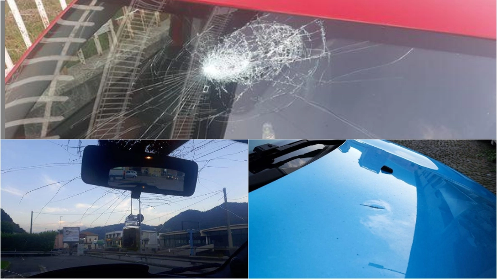 Auto danneggiate dal lancio di sassi (foto gruppo Facebook "Viabilità in valle Seriana")