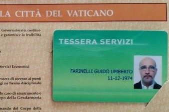 La tessera servizi rilasciata nel 2017 dal Vaticano