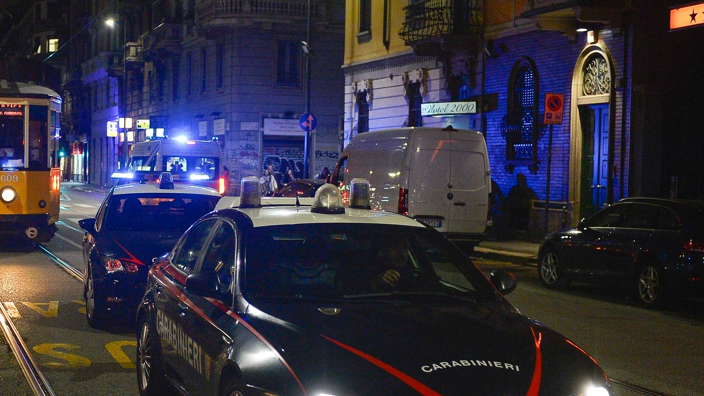 Carabinieri in azione a Milano (Newpress)