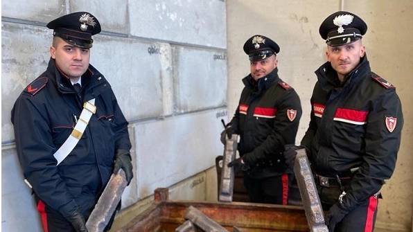 I lingotti di bronzo recuperati dai carabinieri