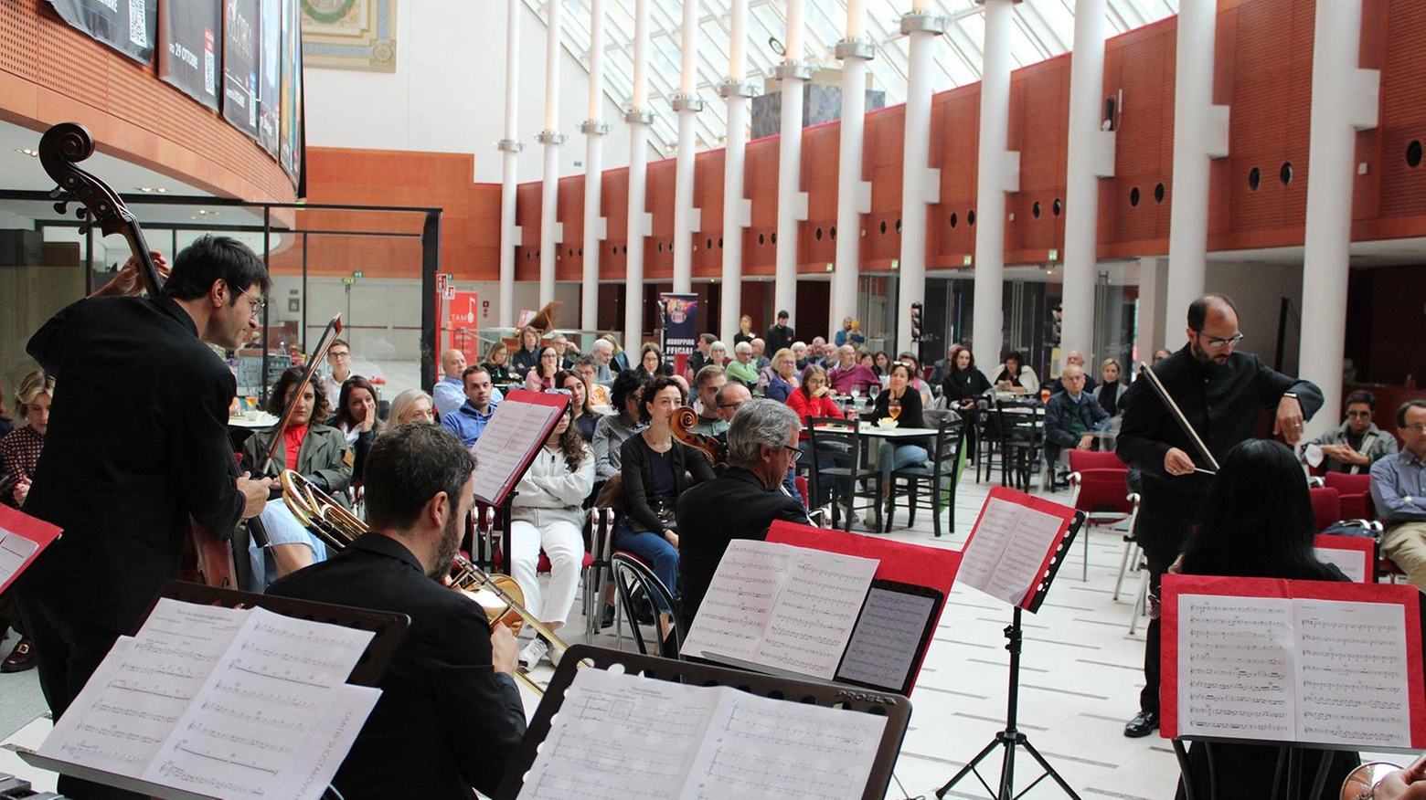 Torna Live in the Lobby . Viaggio fra musica e parole al Teatro Arcimboldi Torna Live in the Lobby . Viaggio fra musica e parole al Teatro Arcimboldi