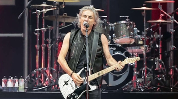 Ligabue urla ancora contro il cielo: tredicesimo concerto a San Siro