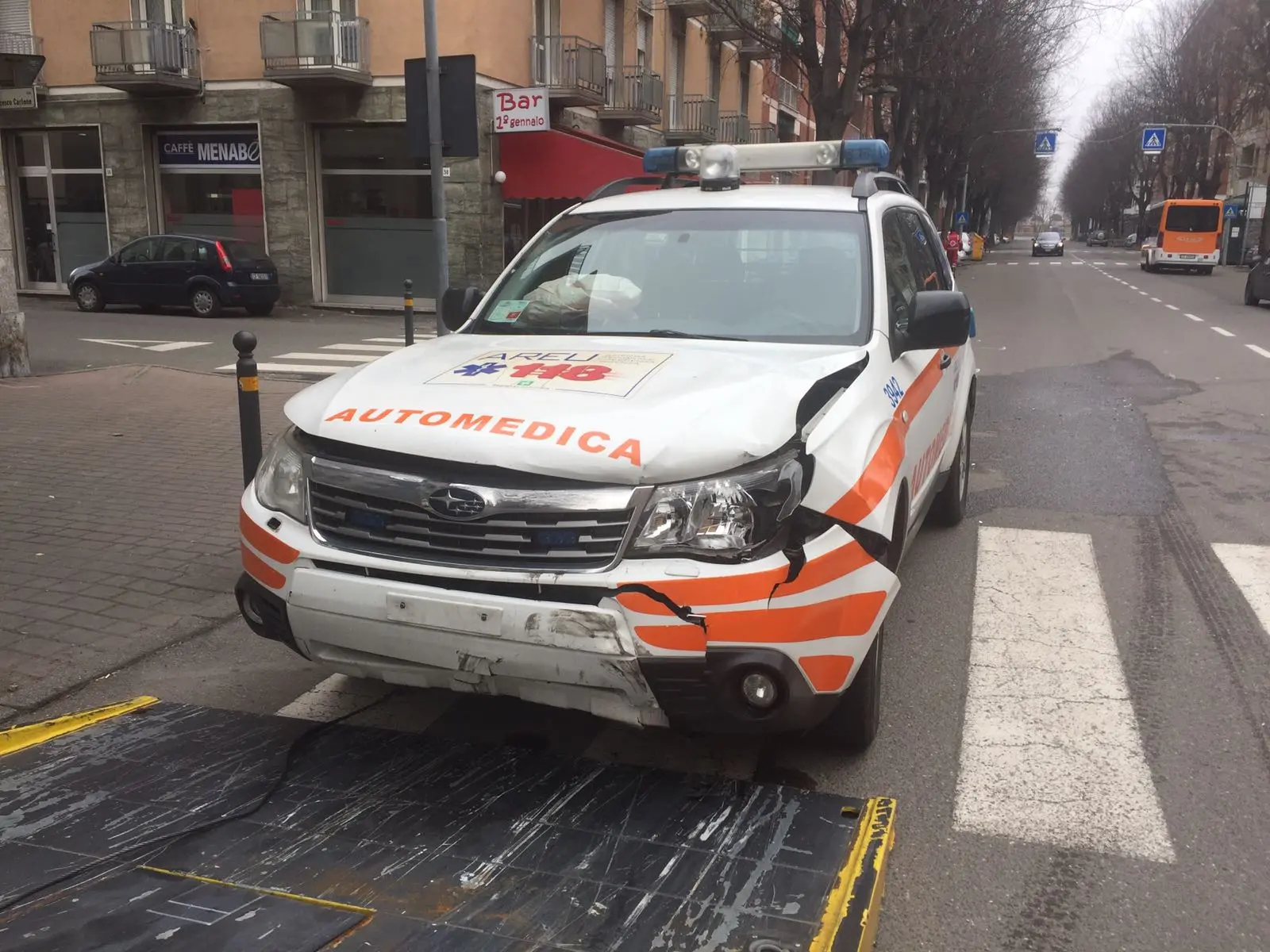 Voghera, scontro tra due vetture: una è un'auto medica del 118