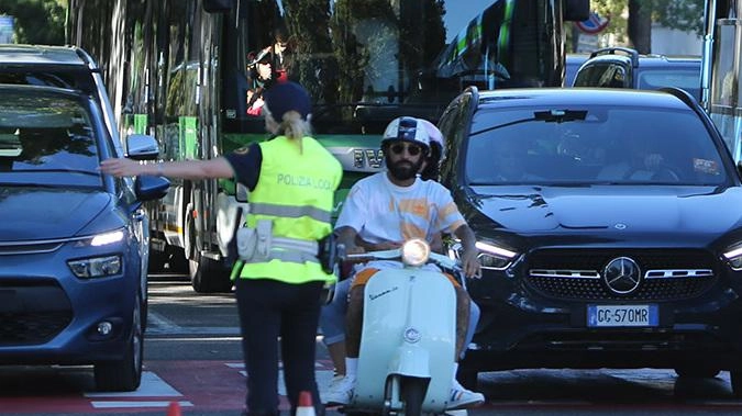 Una città da Formula 1 Diecimila parcheggi e tre linee di navette per l’invasione dei tifosi Una città da Formula 1 Diecimila parcheggi e tre linee di navette per l’invasione dei tifosi