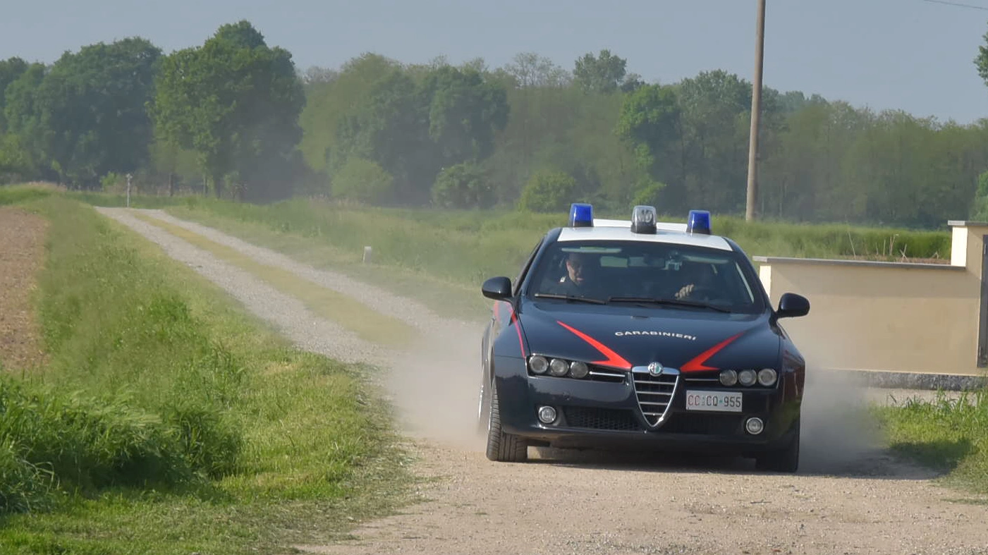 I due sospetti sono stati raggiunti dai carabinieri (foto di repertorio) I due sospetti sono stati raggiunti dai carabinieri (foto di repertorio)
