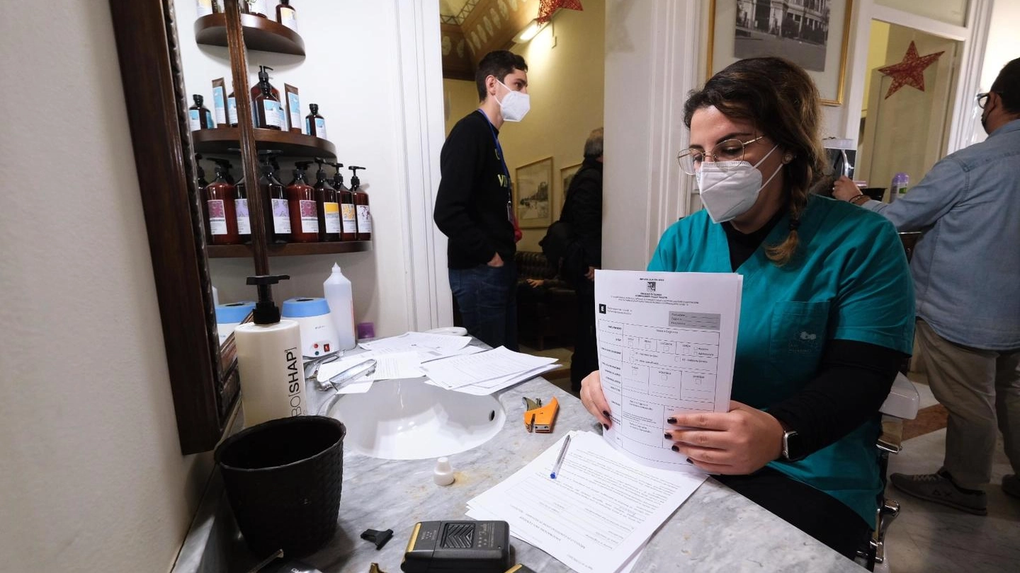 Il vaccino dal parrucchiere a Palermo