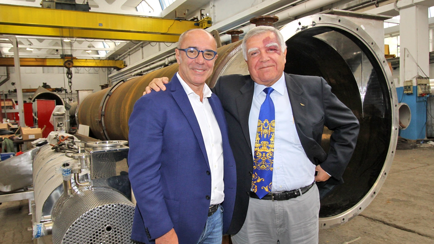 Corrado Vezzani (a destra) con il sindaco Gianni Ferretti