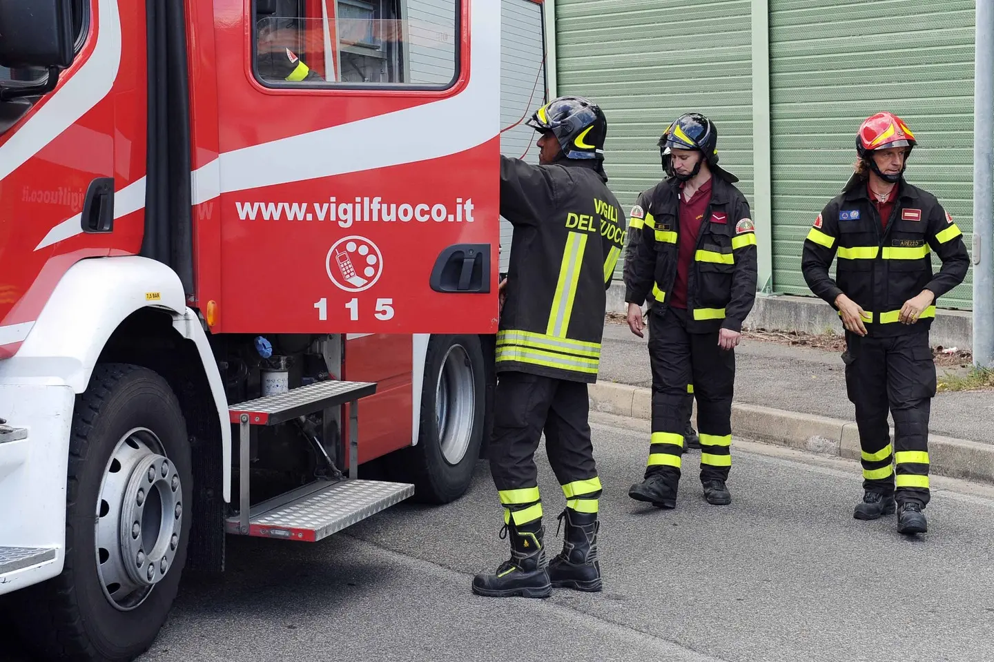 Sueglio, incendio in pieno centro: scatta il panico