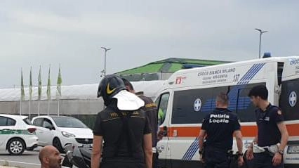 Paura sulla Statale 11  In sella a un motard  contro un’auto  Centauro in ospedale