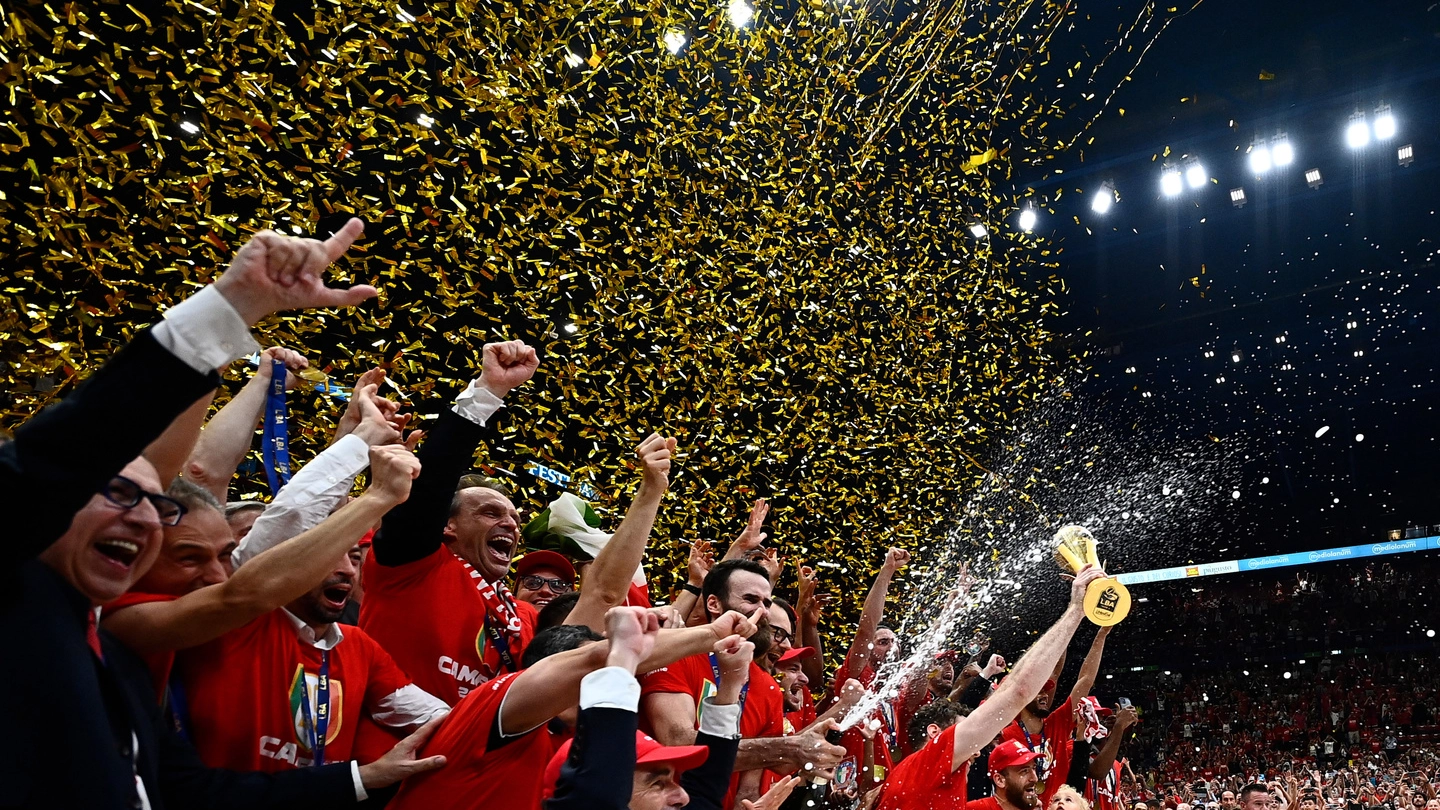 La grande festa dell'Olimpia Milano La grande festa dell'Olimpia Milano