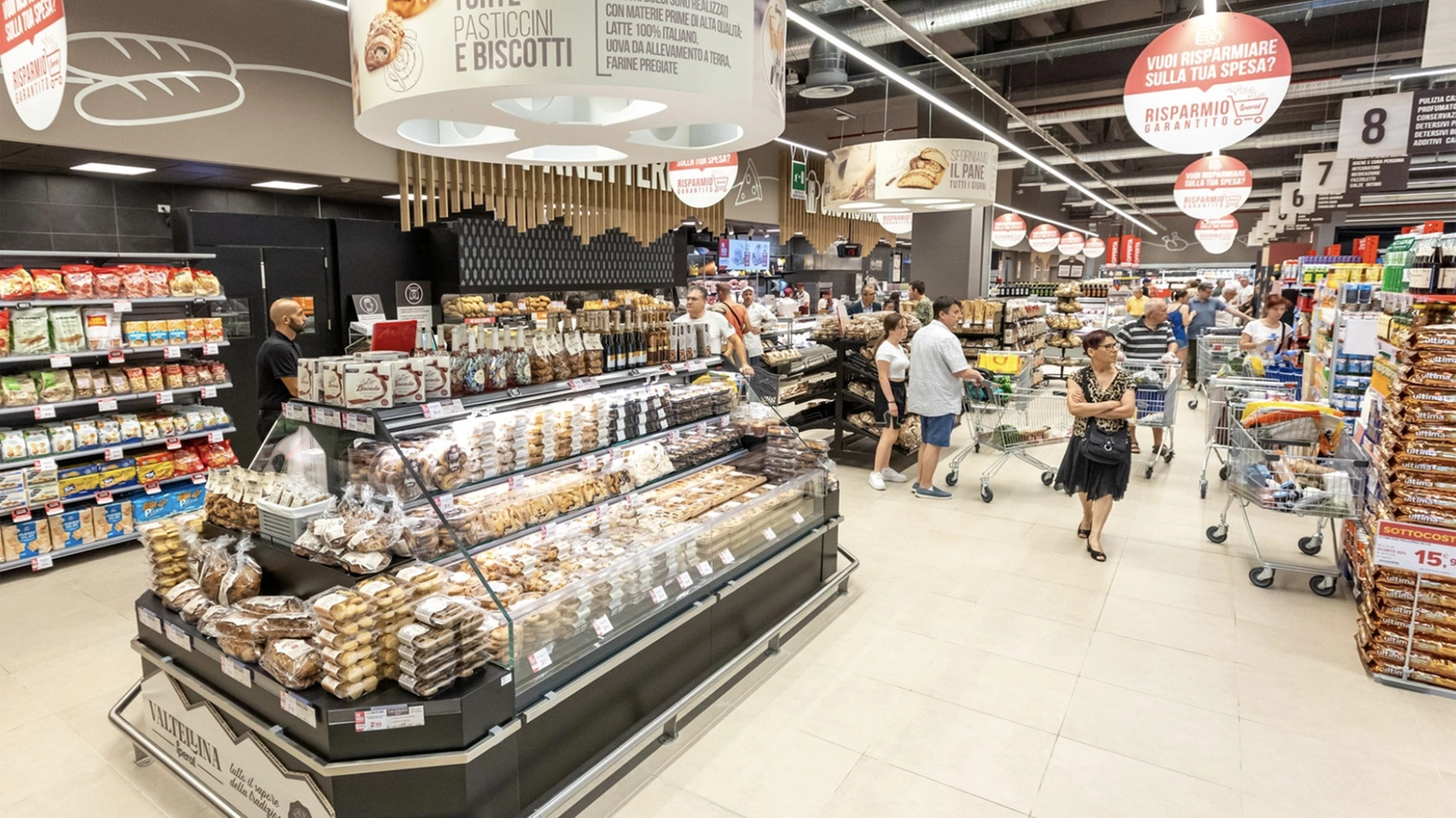 Le corsie d un supermercato (foto di repertorio)