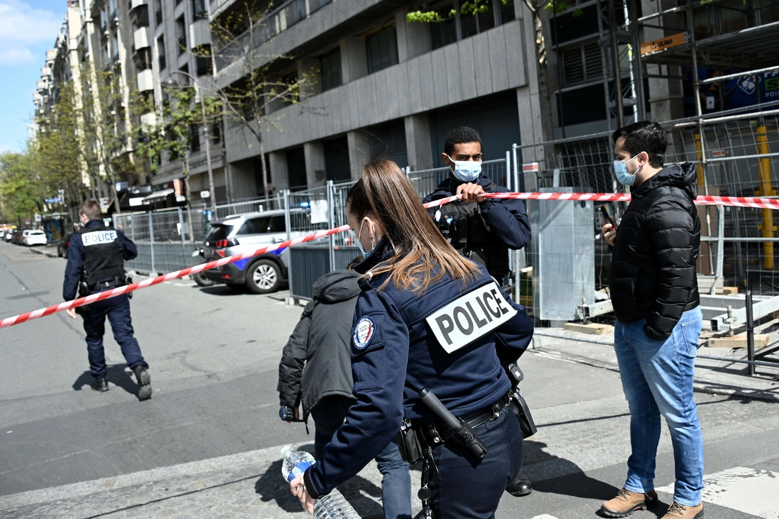 La polizia parigina ha transennato l'area