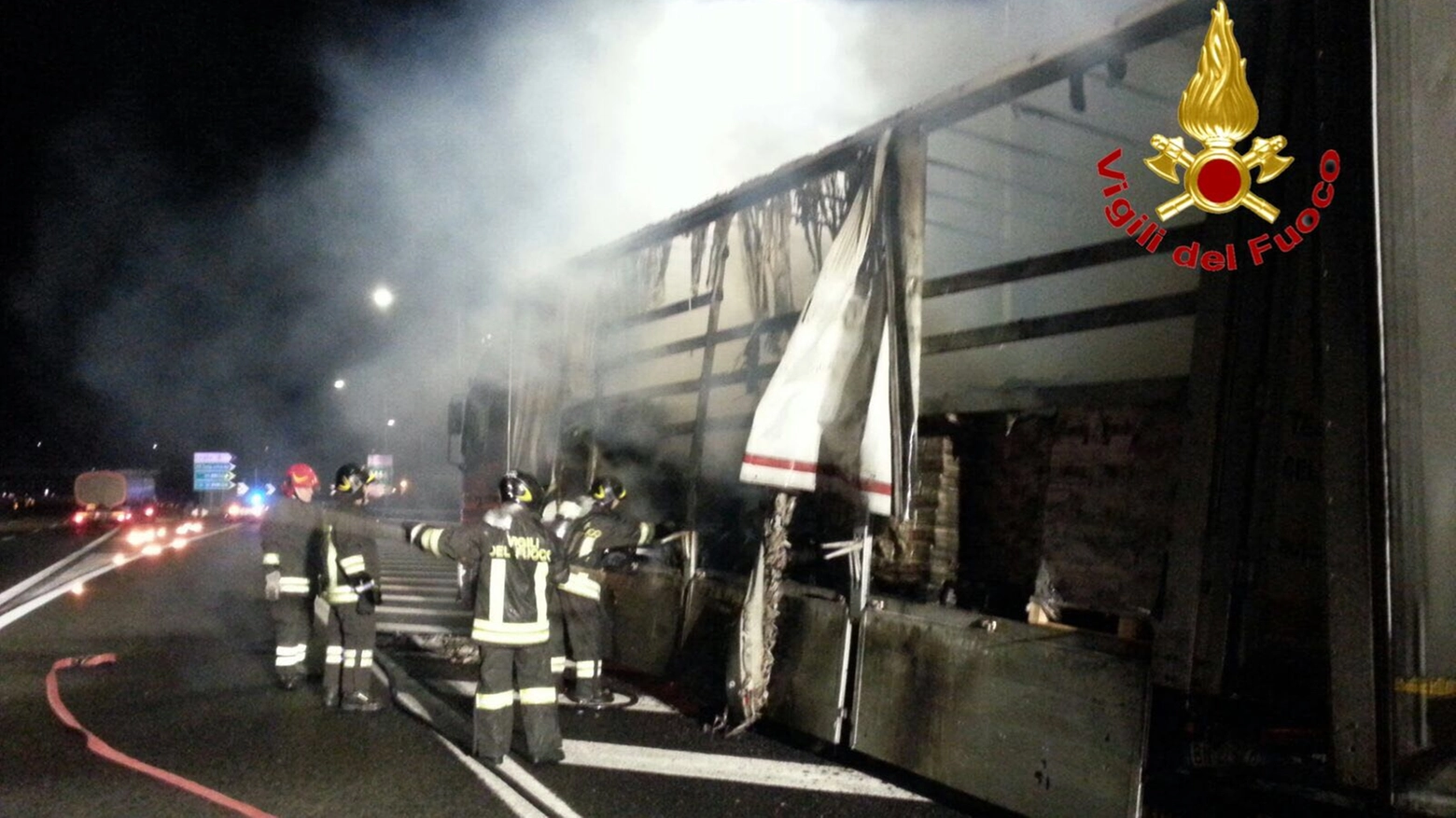 Incendio camion a Melegnano