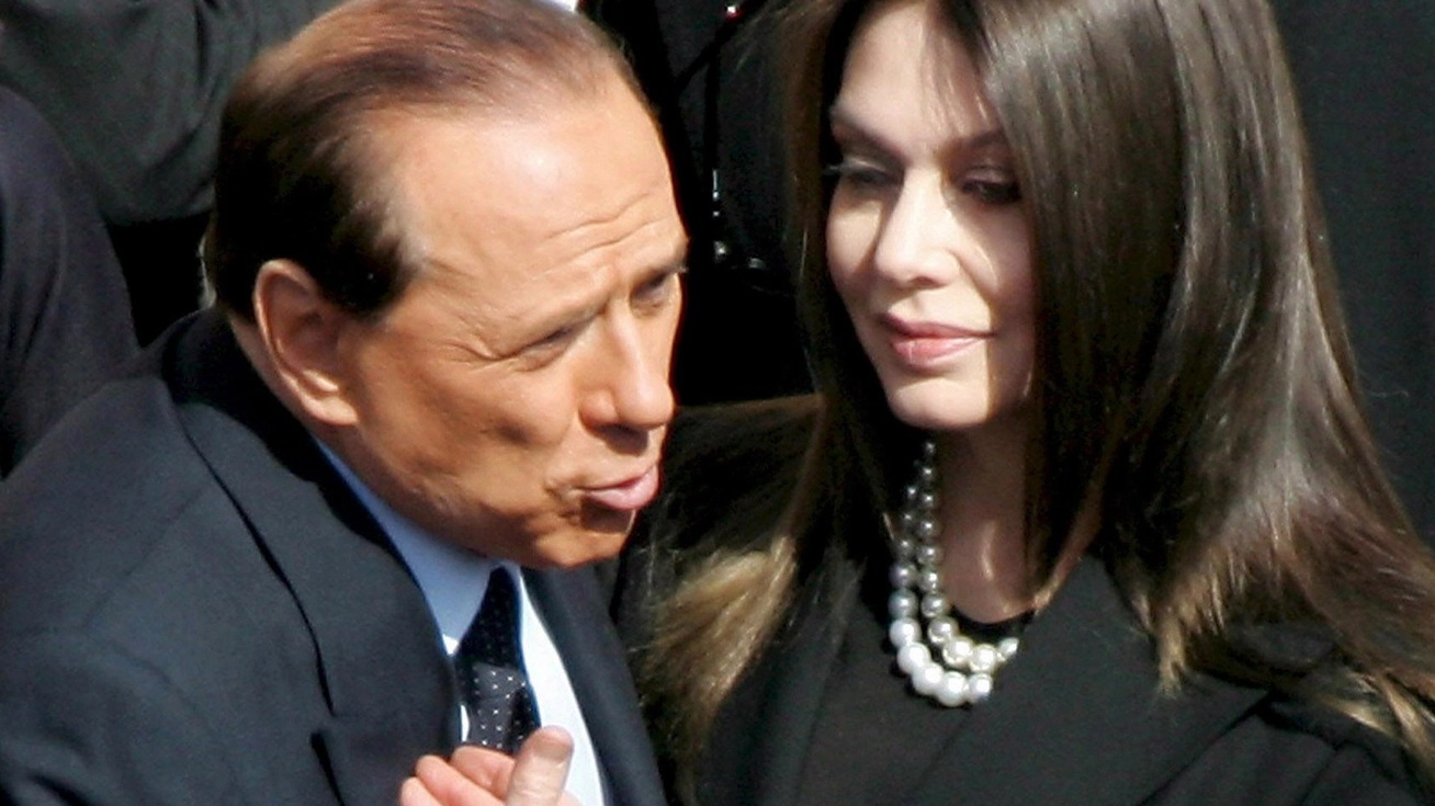 Silvio Berlusconi e Veronica Lario (Ansa)
